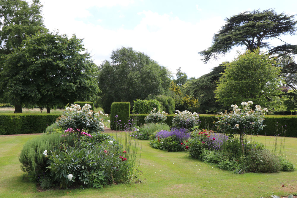 Imaginatively planted borders at Stow Hall Gardens, Norfolk
 #borderplants #gardenbeauty #borders
