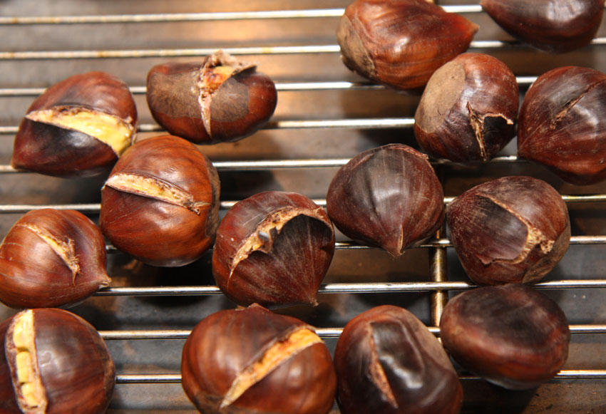 Roast Chestnuts Recipe British Recipes From The Cook s Wiki