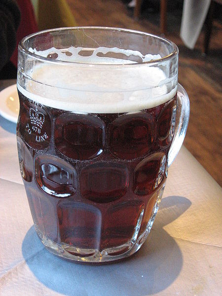 A British pint glass.jpg.