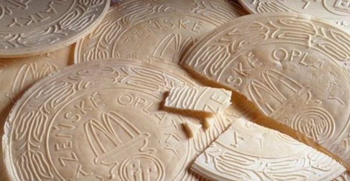 Karlovarské oplatky (Karlovy round wafer).jpg.