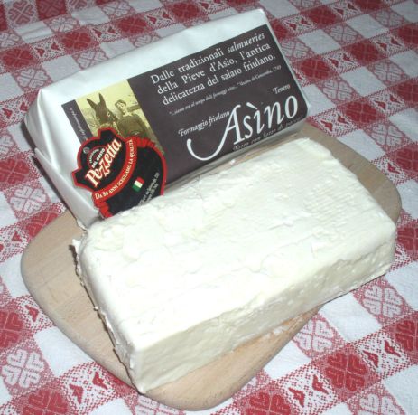 Formaggio salato cheese.jpg.