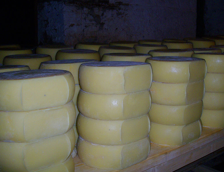 Caşcaval cheese.jpg.