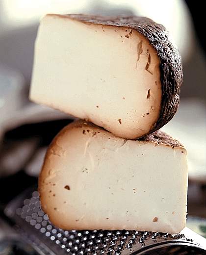 Caprino da grattugia cheese.jpg.