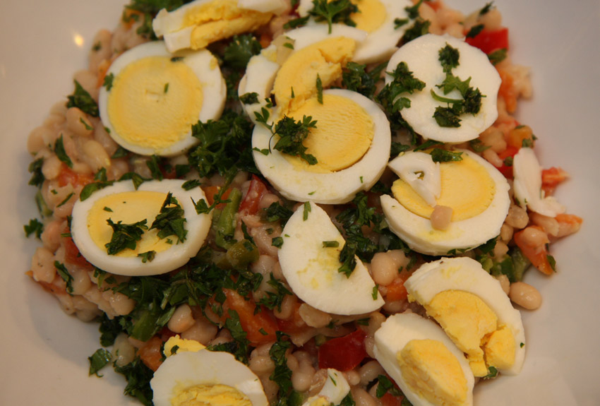 Fasoul jahnia (White bean salad)