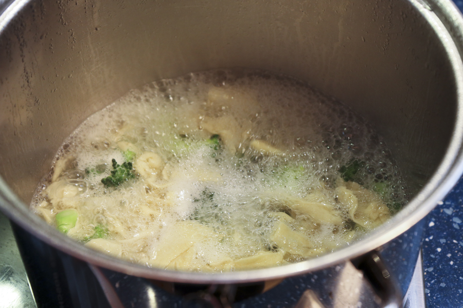 Pasta broccoli boiling.jpg.