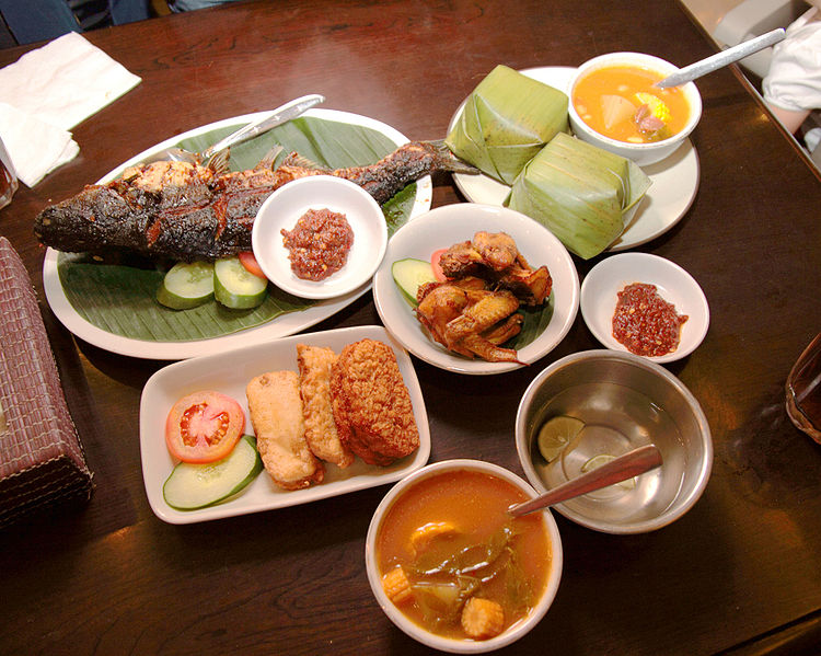 Sundanese restaurant meal 1.jpg.