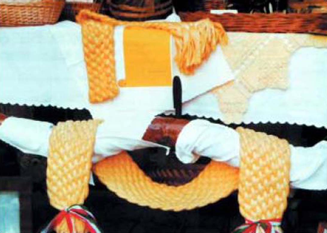 Treccia di Santa Croce di Magliano cheese.jpg.