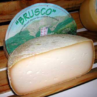 Brusco (Caciotta stagionata) cheese.jpg.