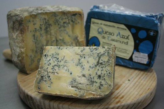 Azul de Taramundi cheese.jpg.