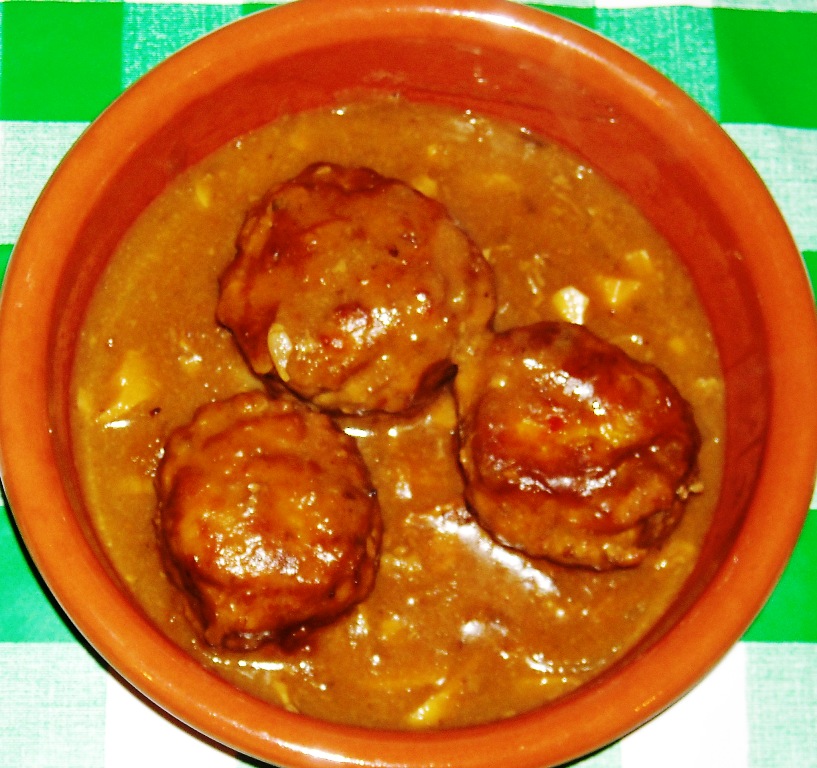 Albondigas en salsa.jpg.