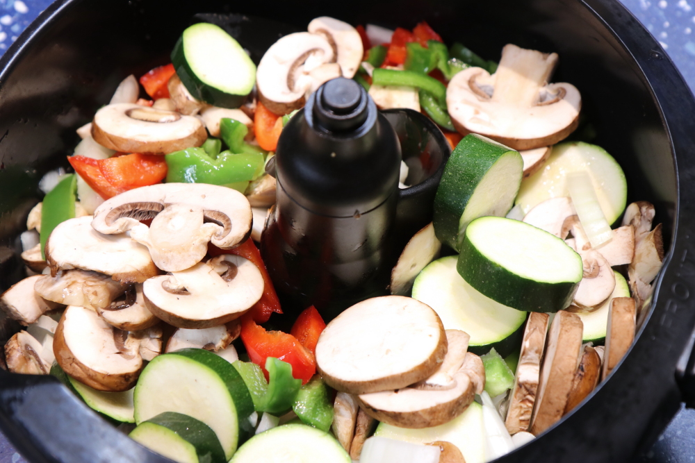 Singapore noodles with chicken vegetables in air fryer.jpg.