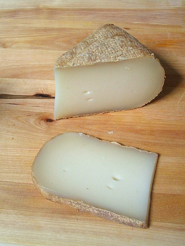 E. Cabretou cheese.jpg.