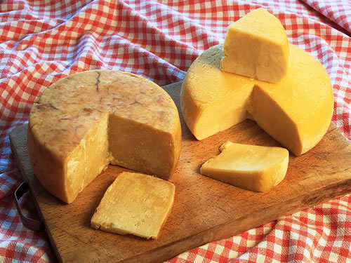 Pecorino della Lunigiana cheese.jpg. Pecorino della Lunigiana cheese.jpg.