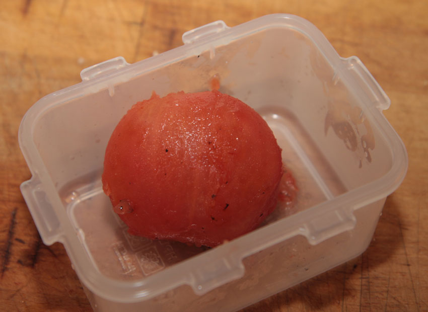 Burn the skin of the tomato.jpg. Burn the skin of the tomato.jpg.