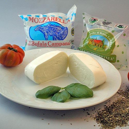 Mozzarella di bufala Campana cheese.jpg.