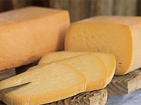 Österreicher – Pinzgauer Bierkäse cheese.jpg.