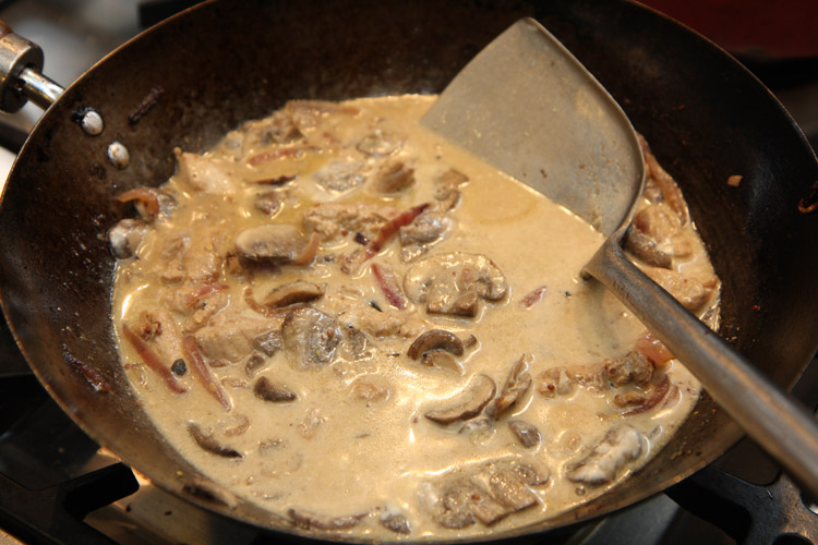 Chicken and mushroom stroganov.jpg.