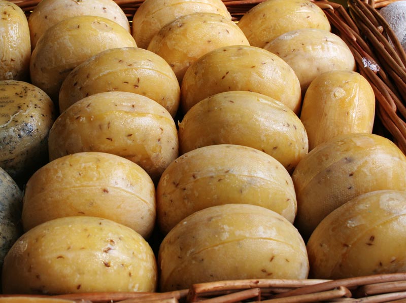 Friesian clove cheese.jpg.