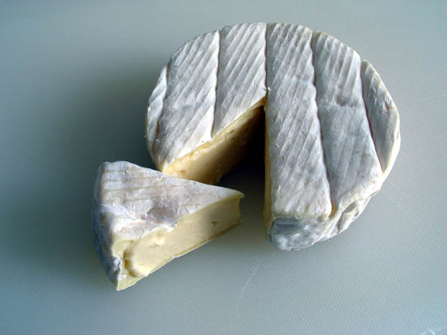 Camembert cheese.jpg.