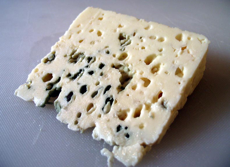 Roquefort cheese.jpg. Roquefort cheese.jpg.