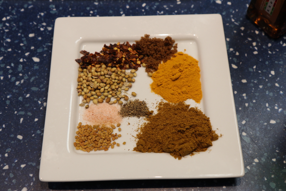 Singapore noodles with chicken spices close-up.jpg.