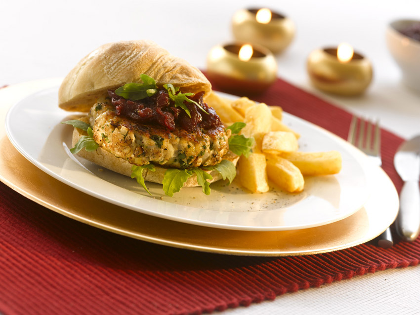 Turkey and onion burger with cranberry relish