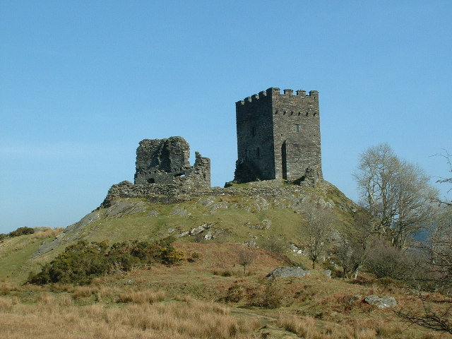 Dolwyddelan Castle.jpg.