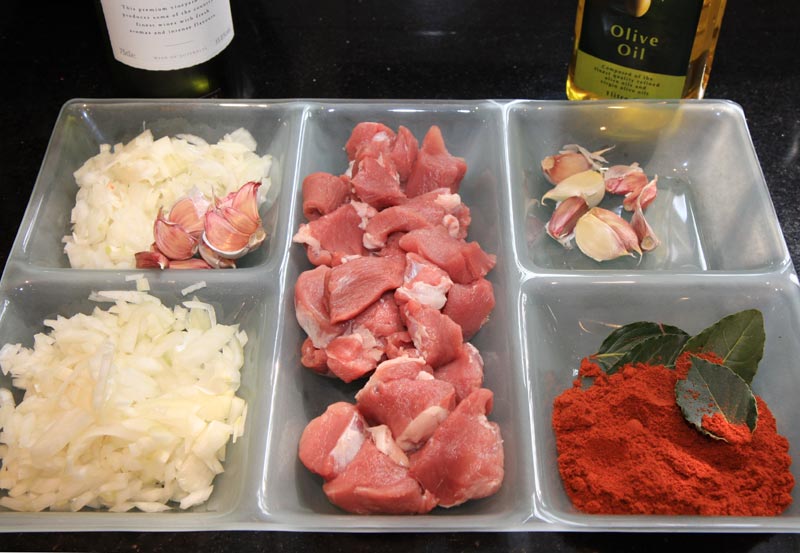 Porco com vinho e alhos ingredients.jpg.