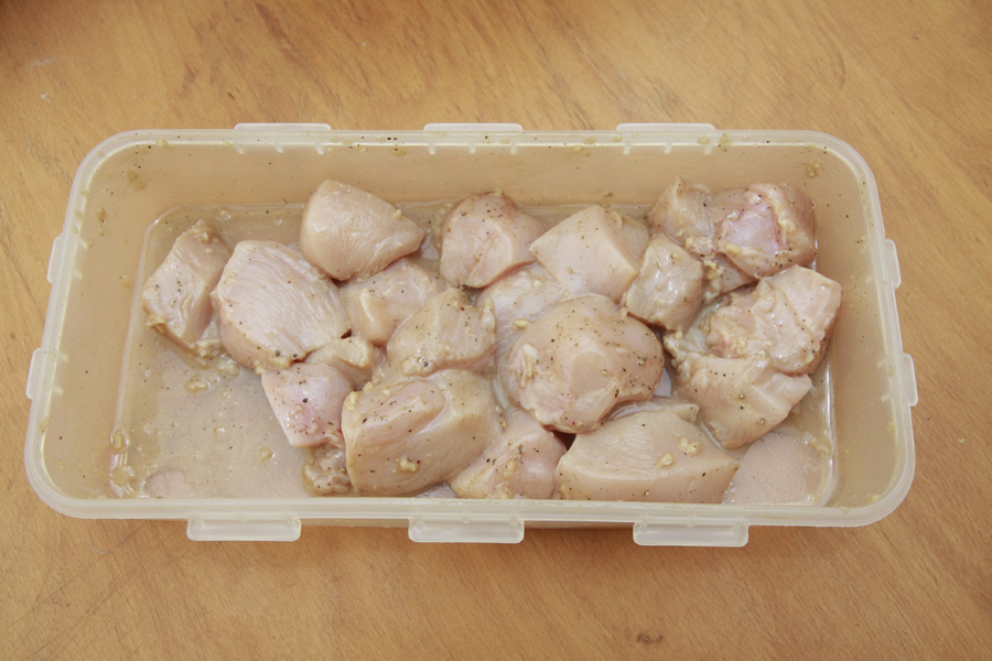 Garlic fried chicken marinading.jpg.