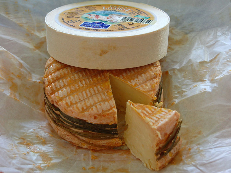 Livarot cheese.jpg.
