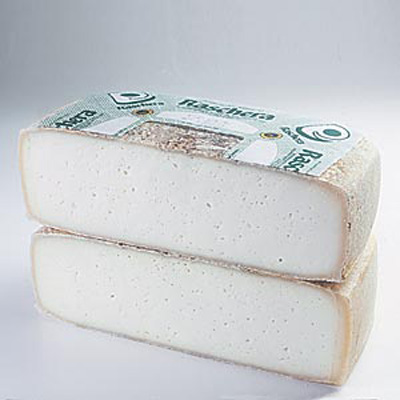 Raschera d&#39;alpeggio cheese.jpg.