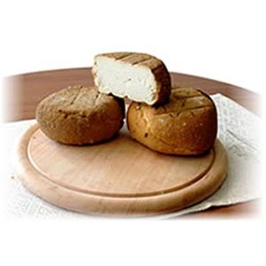 Scuete fumade o Ricotta affumicata cheese.jpg. Scuete fumade o Ricotta affumicata cheese.jpg.