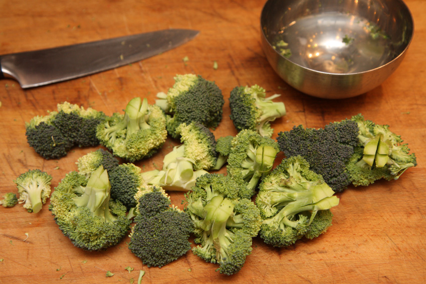 Steamed broccoli cooking evenly.jpg. Steamed broccoli cooking evenly.jpg.