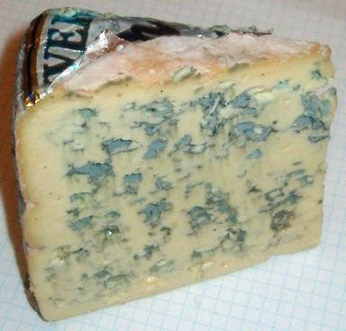 Bleu d&#39;Auvergne cheese.jpg.
