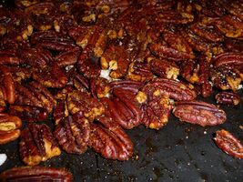 Garlic-chilli pecans