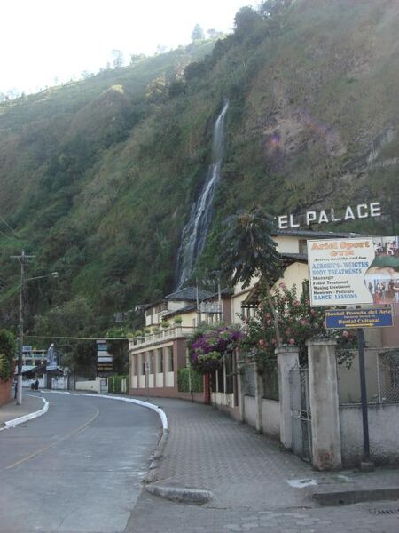 File:Baños, Ecuador.jpg