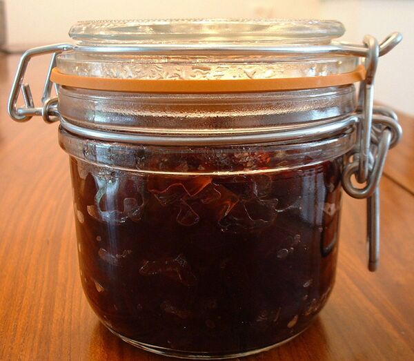 Spiced onion jam, British recipe