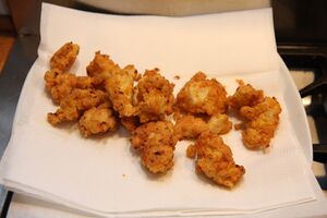 Spicy fried chicken pieces