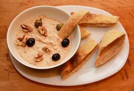 Baba ghanoush with roasted red pepper