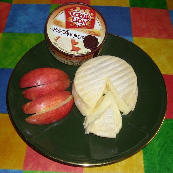 File:Pie dAngloys cheese.jpg