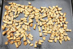 Croutons after baking to 10 minutes