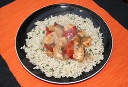 Chicken and green peppers in black bean sauce