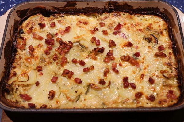 Leek, potato, cheese and bacon bake