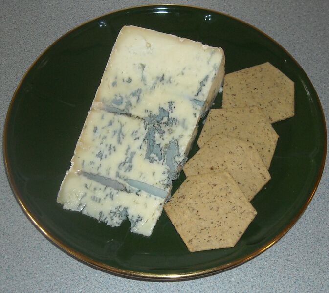 File:Gorgonzola cheese.jpg