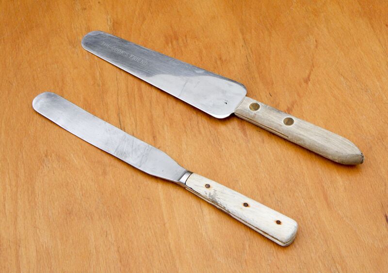 File:Metal spatulas.jpg