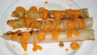 Espárragos blancos a la plancha (Grilled white asparagus)