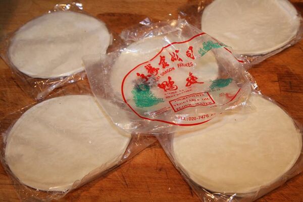 Crispy duck pancakes, a Chinese recipe