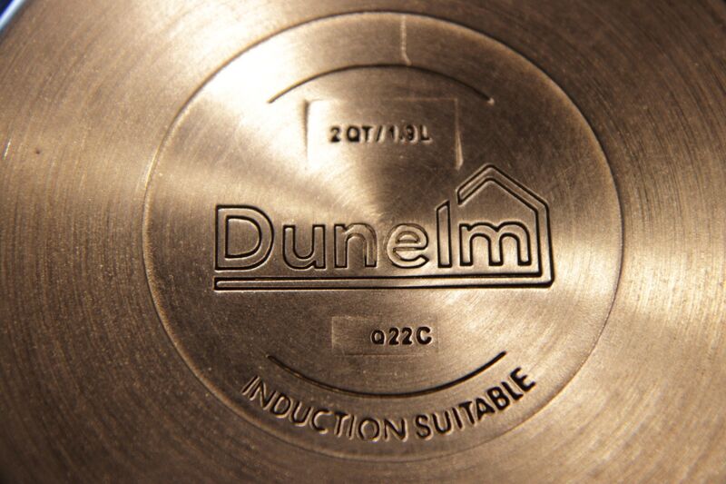 File:Dunelm 2 quart 1.9 litre all meta saucepan Model Q22C.jpg