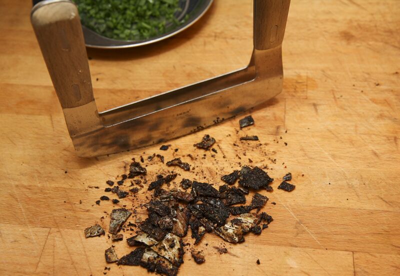 File:Using a Mezzaluna to chop the salmon skin.jpg
