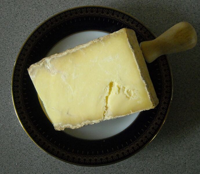 Photo of Haddon Gold cheese.jpg